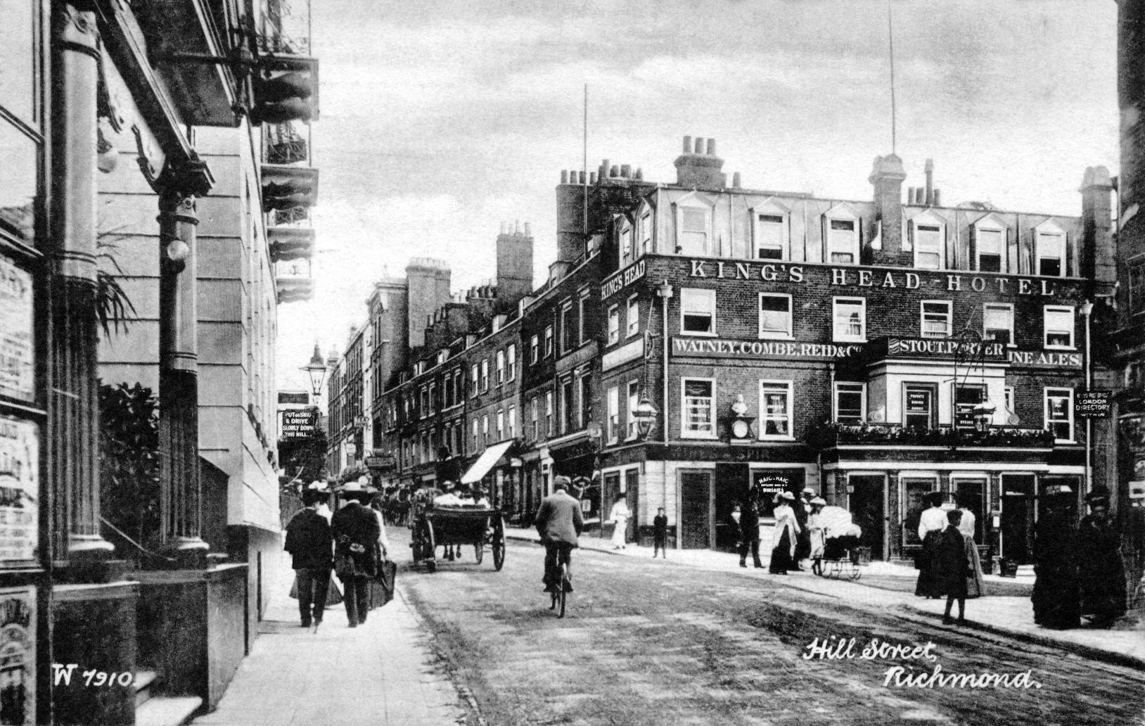 Richmond Hill Street towards Hill,hotels and inns Kings Head,street-townscape